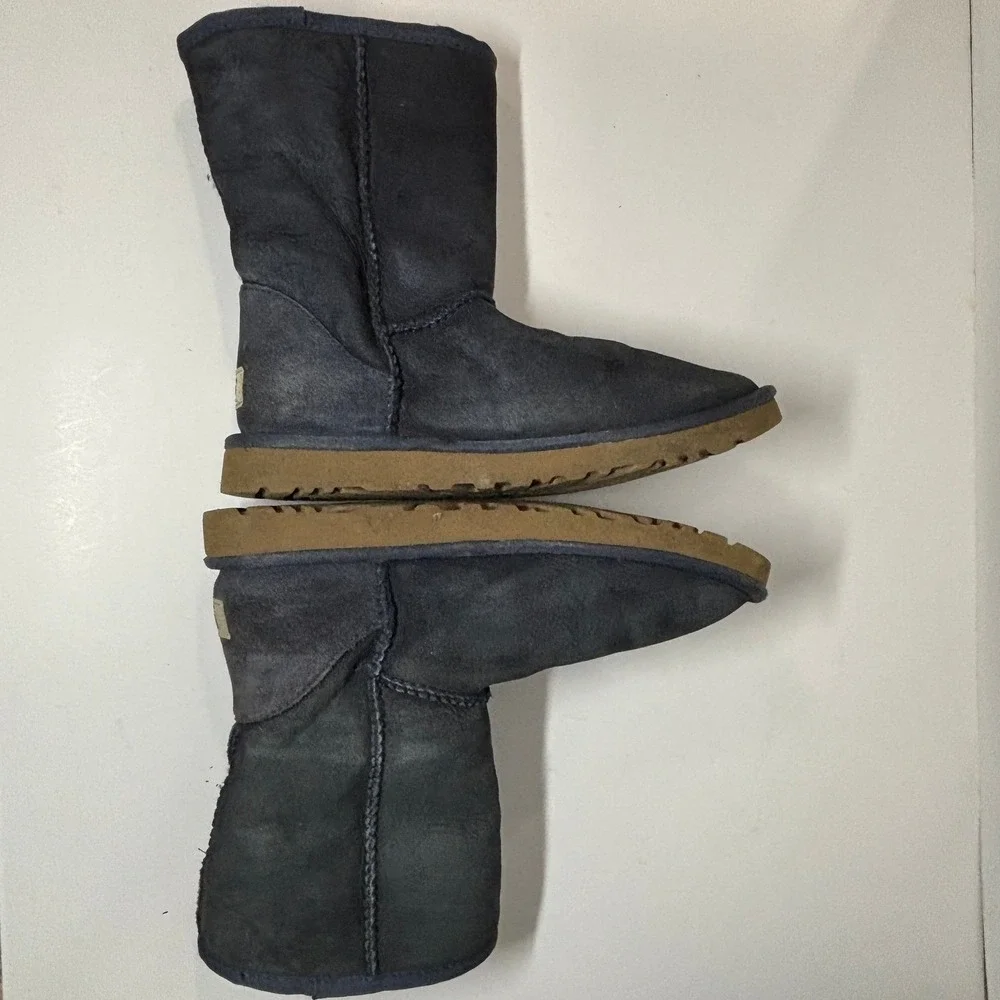 UGG Classic Short Boots Women Size 7 Navy Blue Suede Shearling 5825 Cozy‎